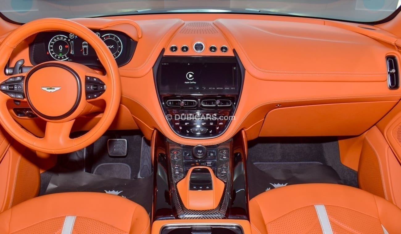 أستون مارتن DBX