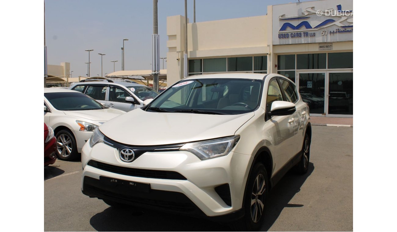 Toyota RAV4 ACCIDENTS FREE - ORIGINAL PAINT - GCC - CAR IS IN PERFECT CONDITION INSIDE OUT