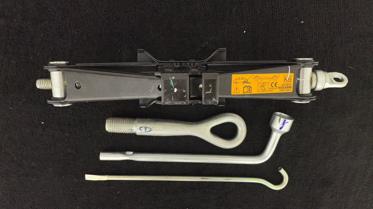 نيسان صني SV 1.5 | بدون دفعة مقدمة | اختبار القيادة في المنزل