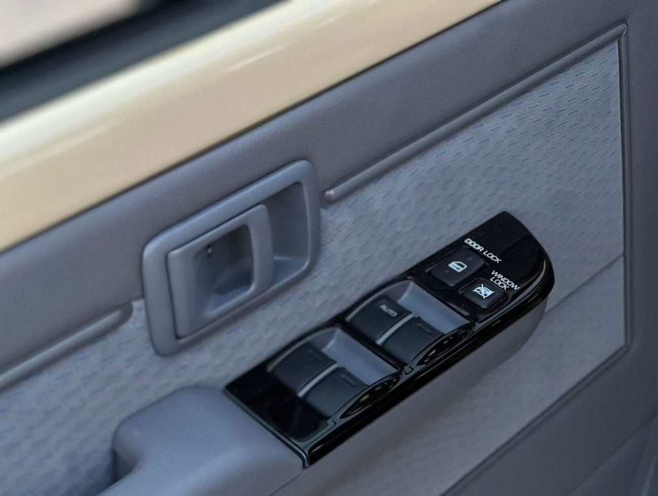 تويوتا لاند كروزر 70 TOYOTA LAND CRUISER (70 SERIES) (GRJ76) 4.0L SUV 4WD 2025