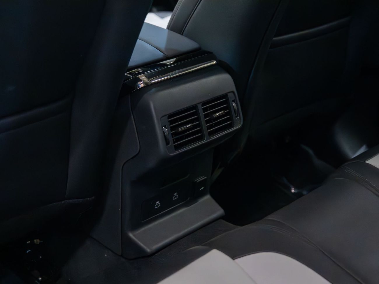 Land Rover Range Rover Velar P250 R-Dynamic S 2.0L - R-DYNAMIC P250 | 2025 | LOW MILEAGE | PERFECT CONDITION