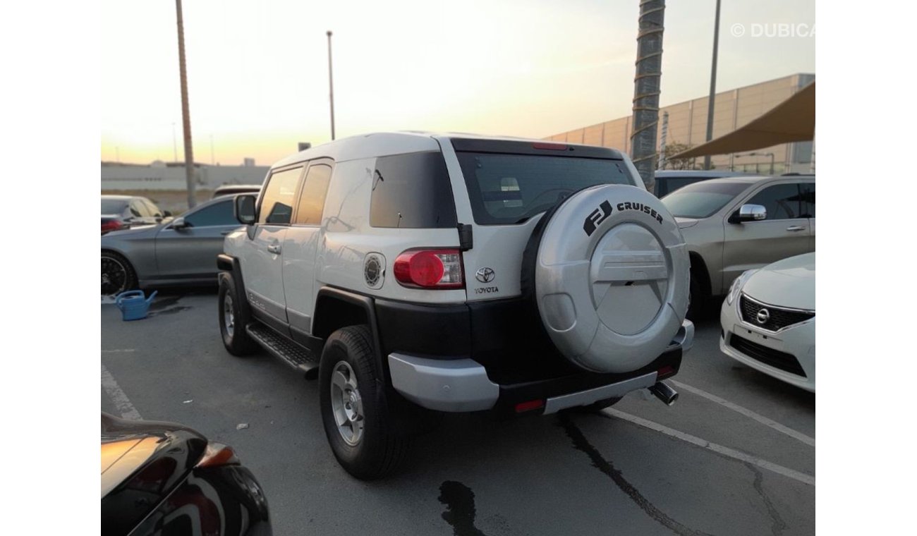 Toyota FJ Cruiser إف جي كروزر 2008 الامارات الشارقة سوق الحراج