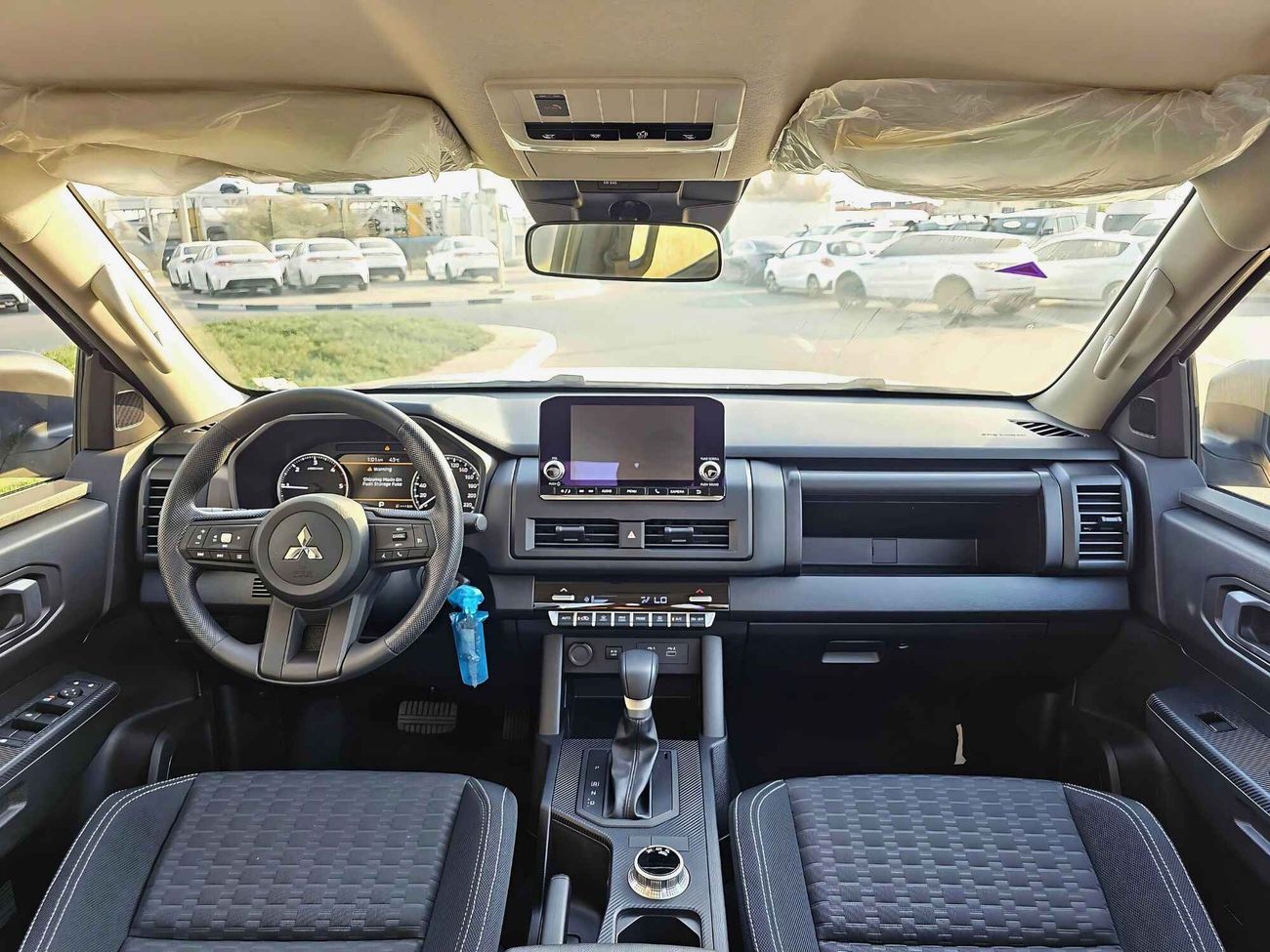 ميتسوبيشي L200 2.4L DSL/ A/T / FULL OPTION / 4WD (CODE# 68019)