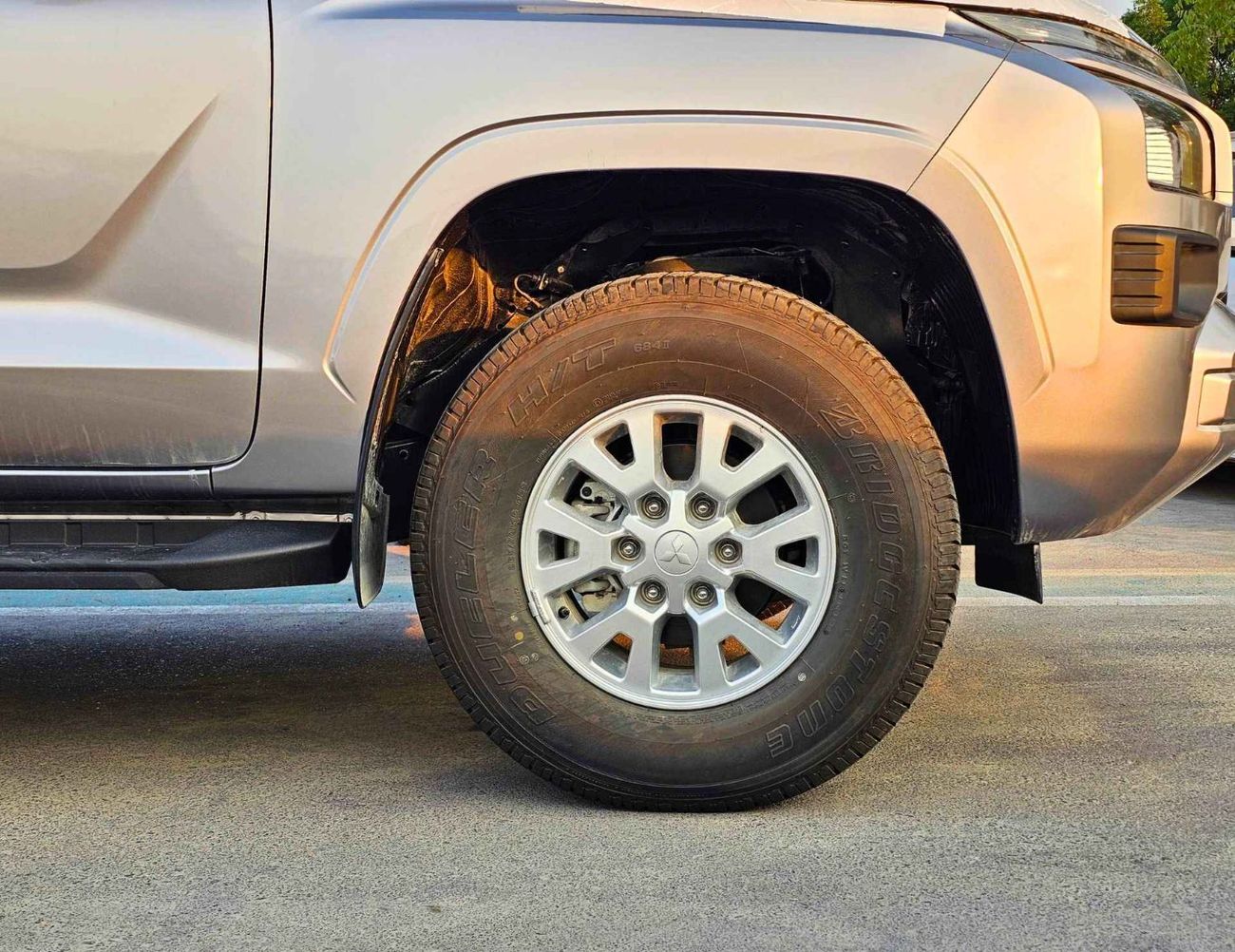 ميتسوبيشي L200 GLX / DOUBLE CABIN / 2.4L V4 PETROL / DVD CAMERA / ALLOY RIMS (CODE # GLXP)