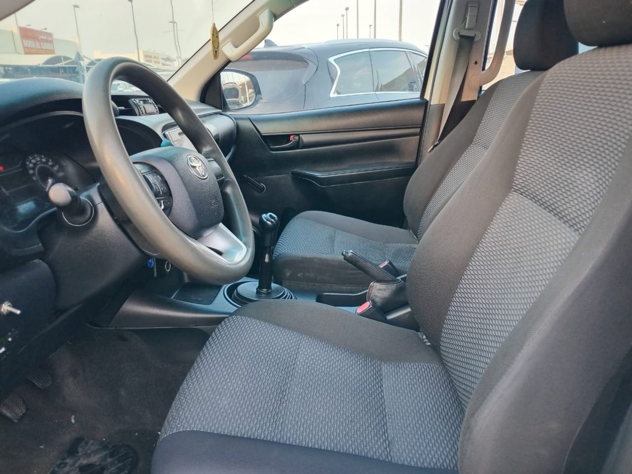 Toyota Hilux DC 4WD 2.4L DIESEL MANUAL TRANSMISSION