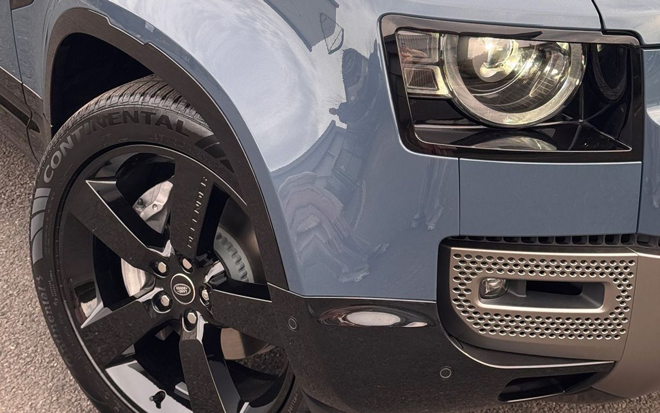 Land Rover Defender P300 110 2.0L (5 Seater) RIGHT HAND DRIVE