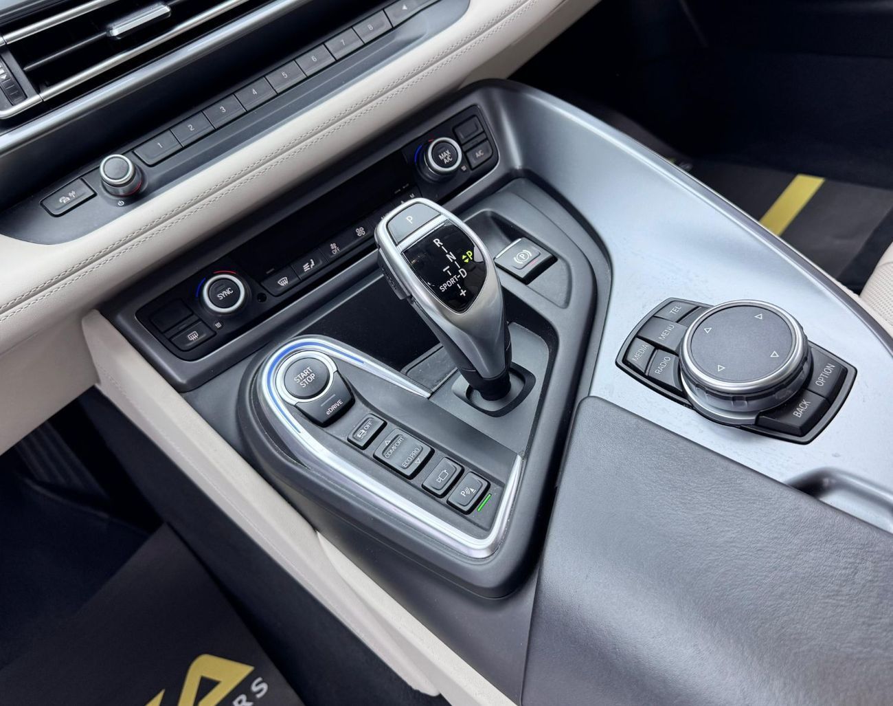 BMW i8 Plug-In Hybrid 1.5L 2015 BMW i8 eDrive, BMW Service History, Excellent Condition, Low Km, GCC