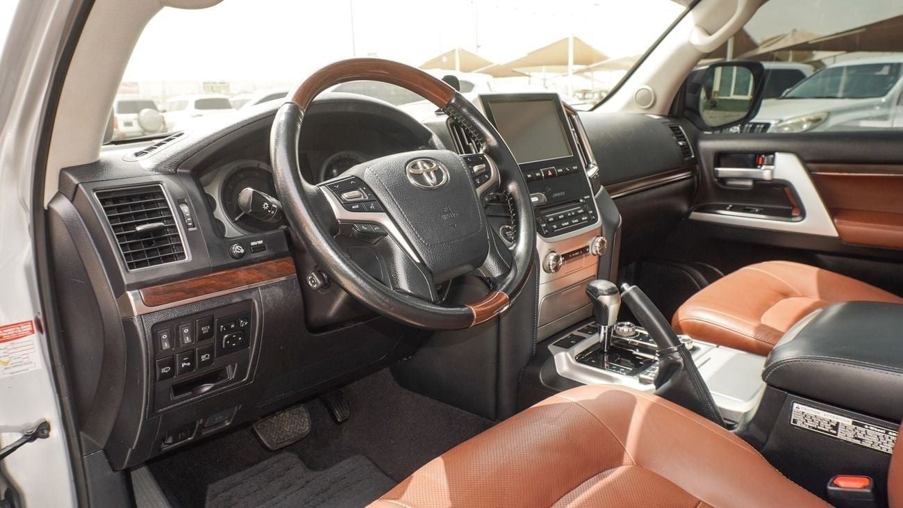 تويوتا لاند كروزر VXR 5.7L V8