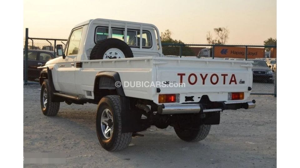 Used Toyota Land Cruiser Pick Up 2018 for sale in Dubai - 698342
