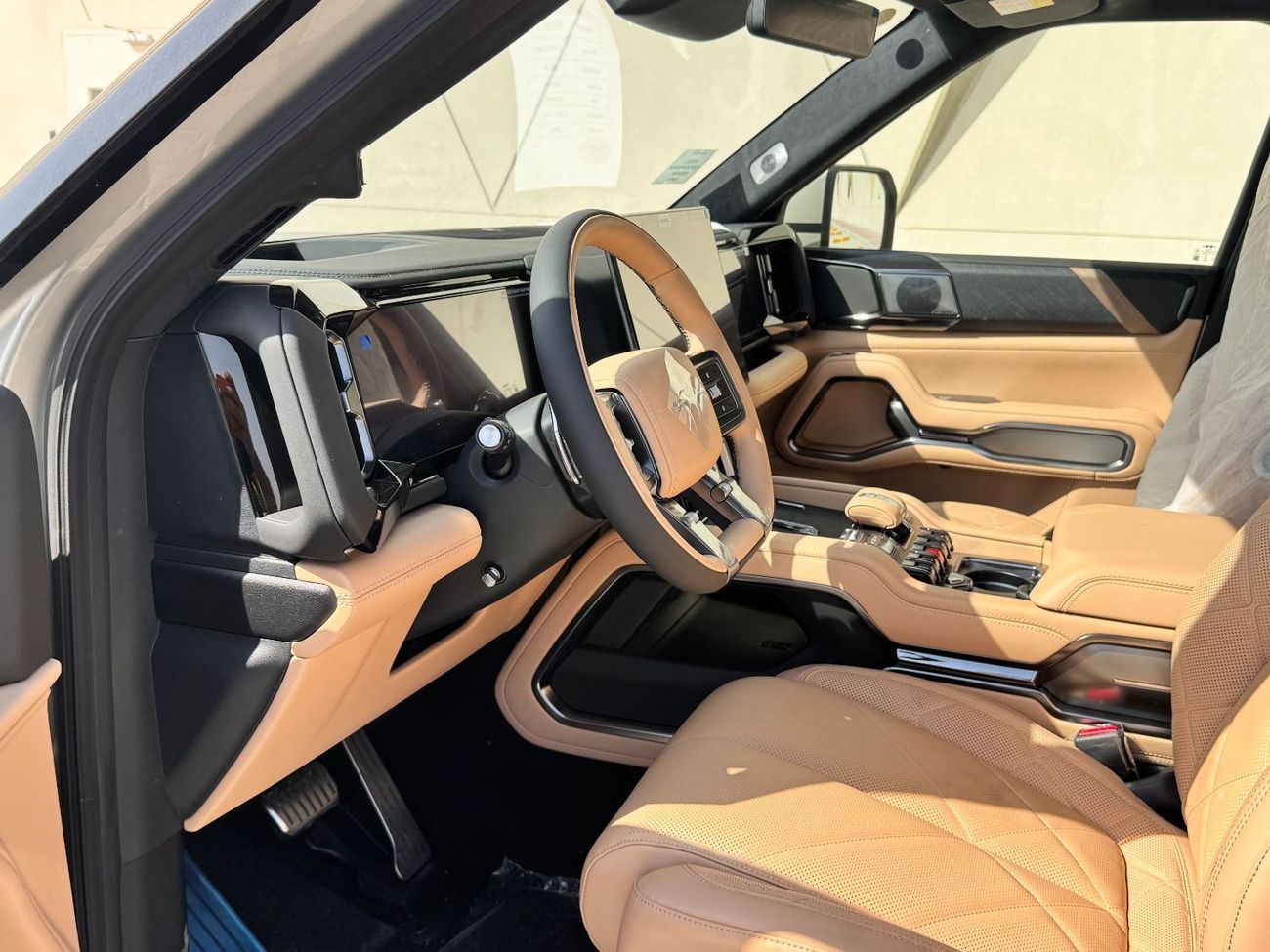 بي واي دي ليوبارد 8 BYD Leopard 8 Smart and Brave Flagship Edition - 7 Seats - Electric Side Step -  2025 Brand New - Wi