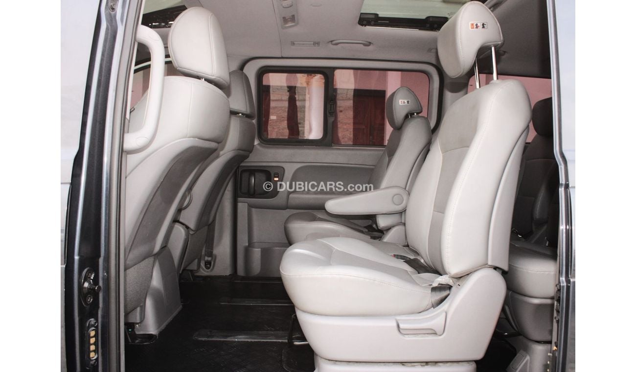 Hyundai H1 Starex Hyundai H-1 Starex GCC 2018 in excellent condition