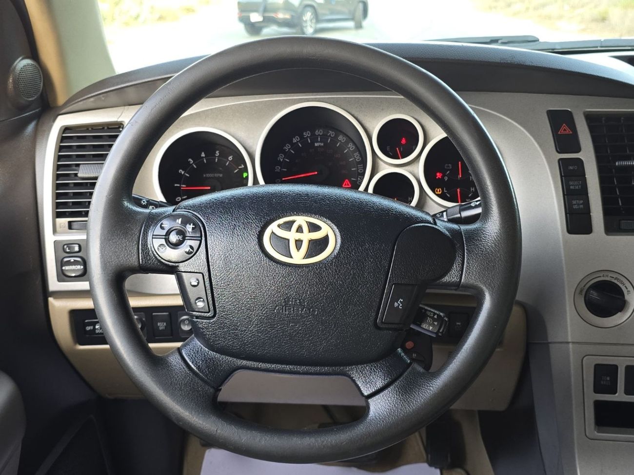 Toyota Tundra Crewmax SR5 5.7L TOYOTA TUNDRA 2011 5.7L V8 // 4X4 // GOOD CONDITION INSIDE OUT SIDE