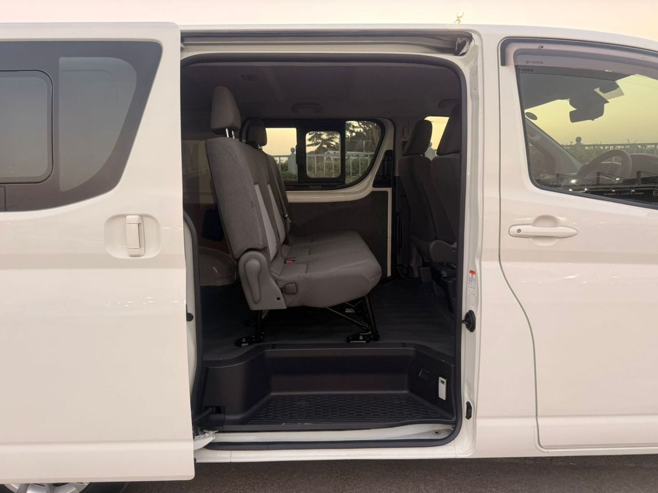 Toyota Hiace PANEL VAN | 2020 | RHD | 2.8L DIESEL ENGINE | AUTOMATIC TRANSMISSION | 5 SEATERS