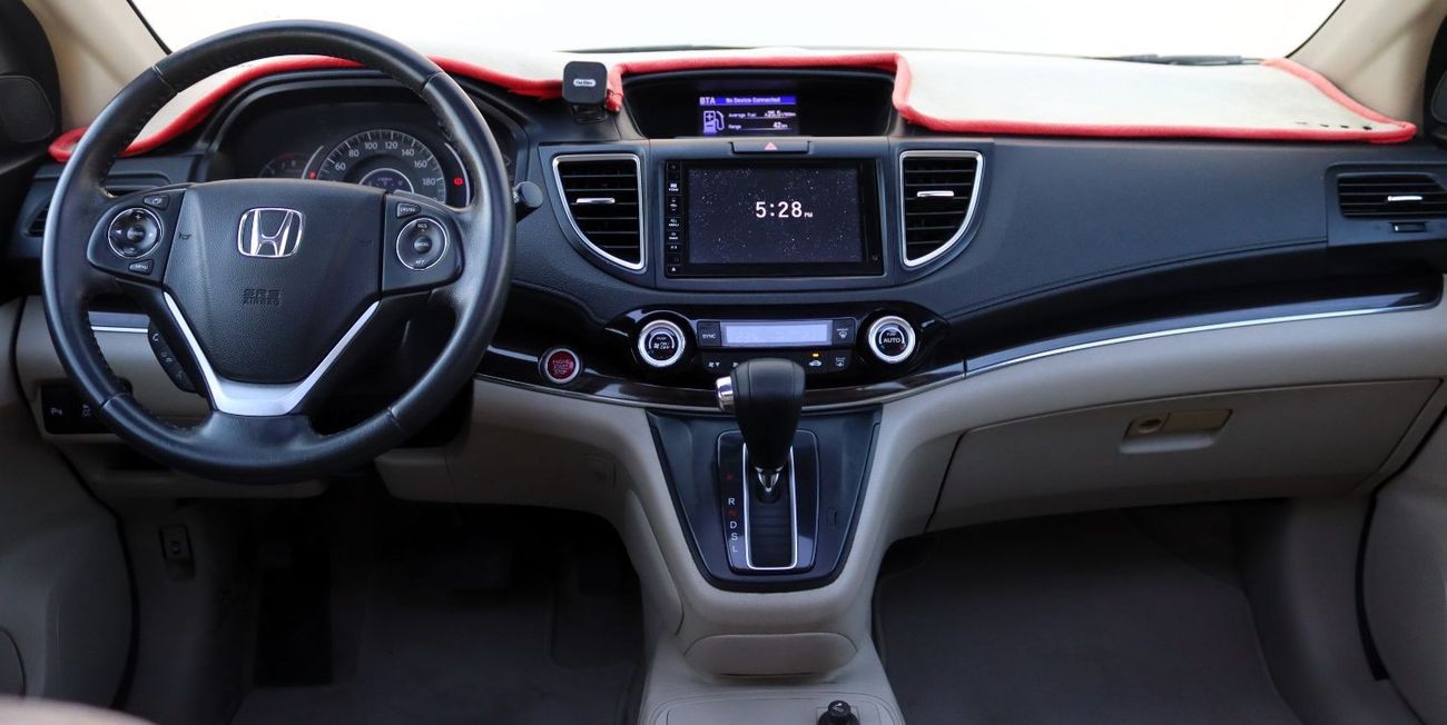 هوندا سي آر في LX خالية من الحوادث - خليجي - فتحة سقف - بحالة الوكالة من الداخل والخارج