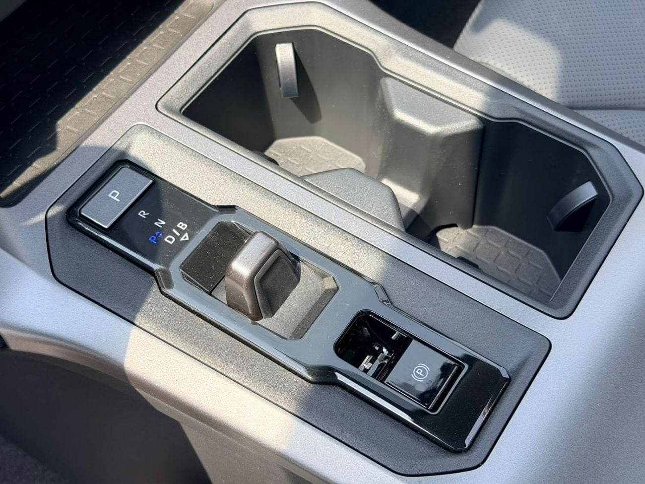 Toyota RAV4 VXR HEV 2.5L Hybrid Flagship AWD | Chinese Specifications | Brand New 0KM | Export Ready