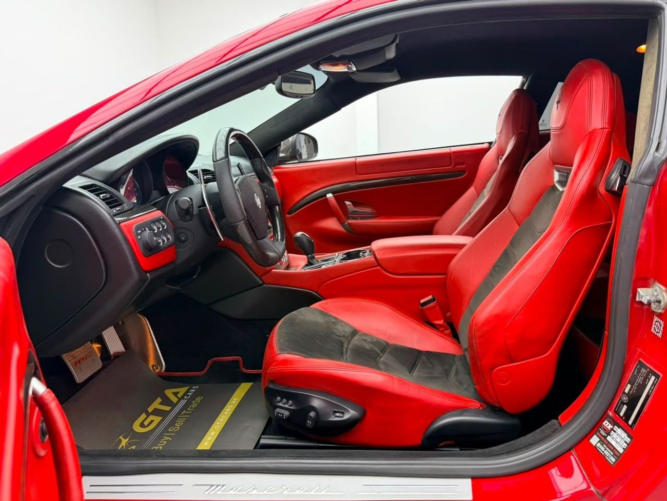 Maserati Gran Turismo SPORT 2013 Maserati GranTurismo MC, Service History, Carbon Fiber Package, Excellent Condition, GCC