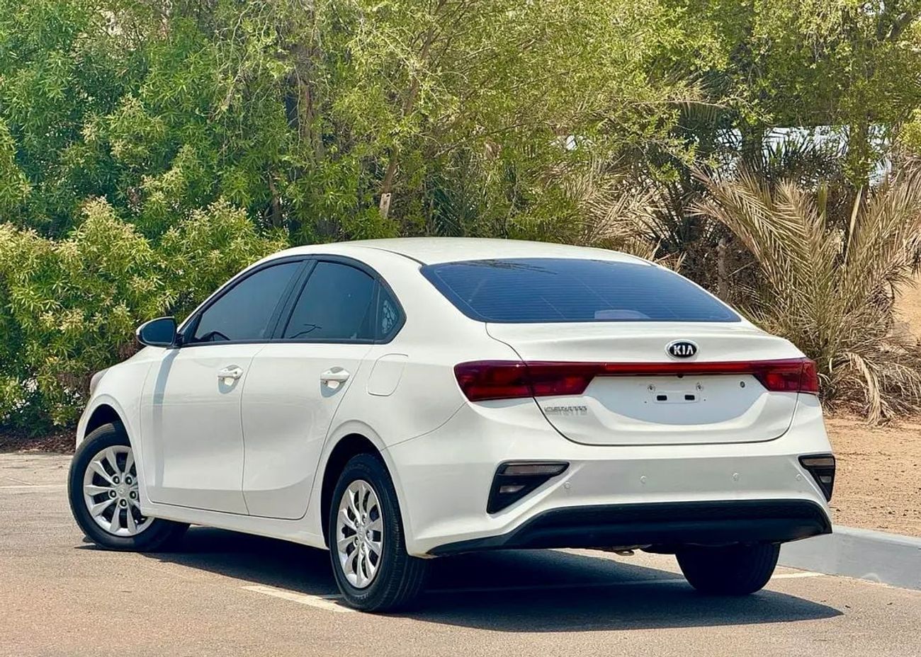 كيا سيراتو LX كيا سيراتو 2021، سعة 1.6 لتر، لون أبيض، سيدان، بحالة ممتازة من الداخل والخارج، قسط شهري 560