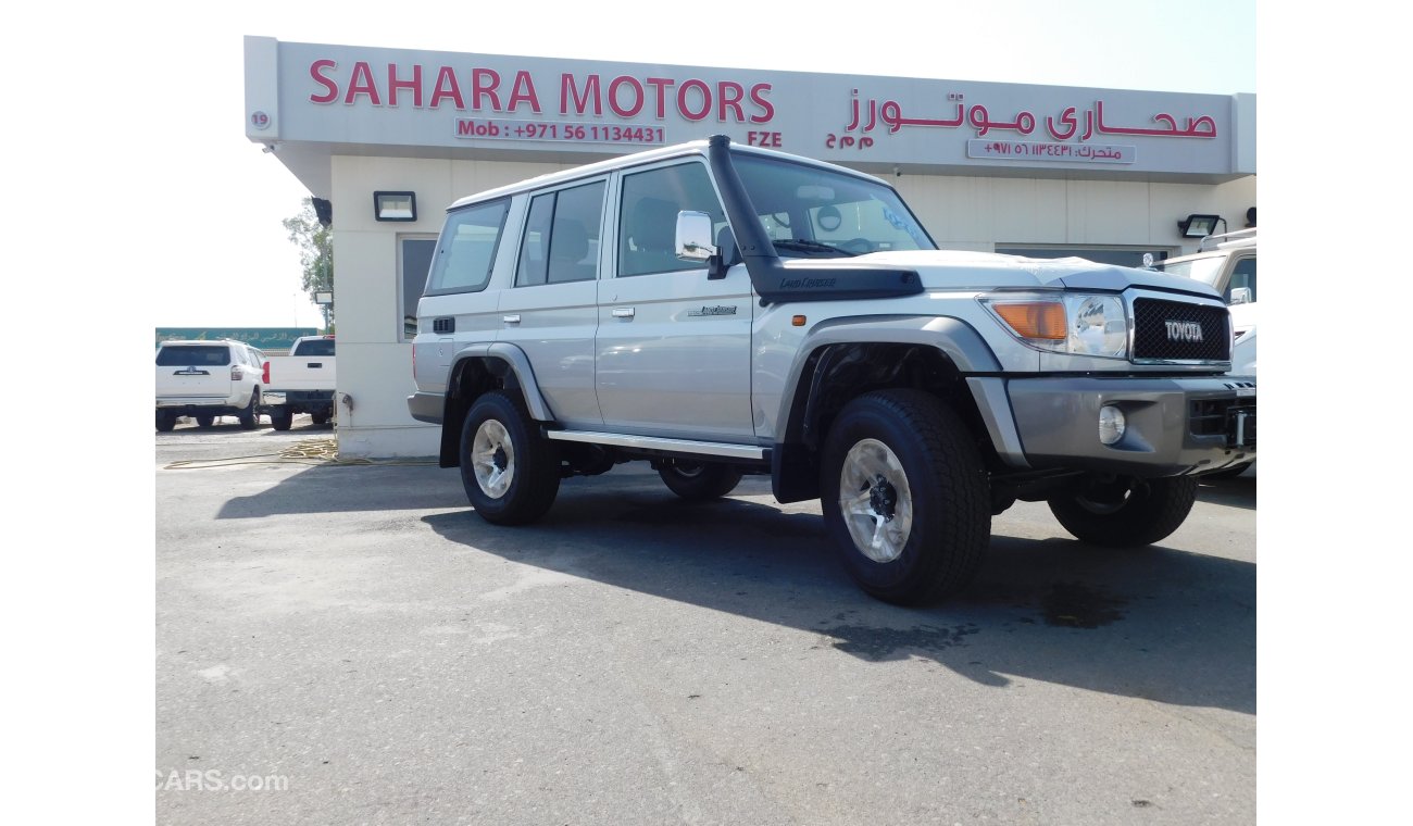 Toyota Land Cruiser 76 DLX LX V6 4.0L PETROL 5 SEAT MANUAL TRANSMISSION