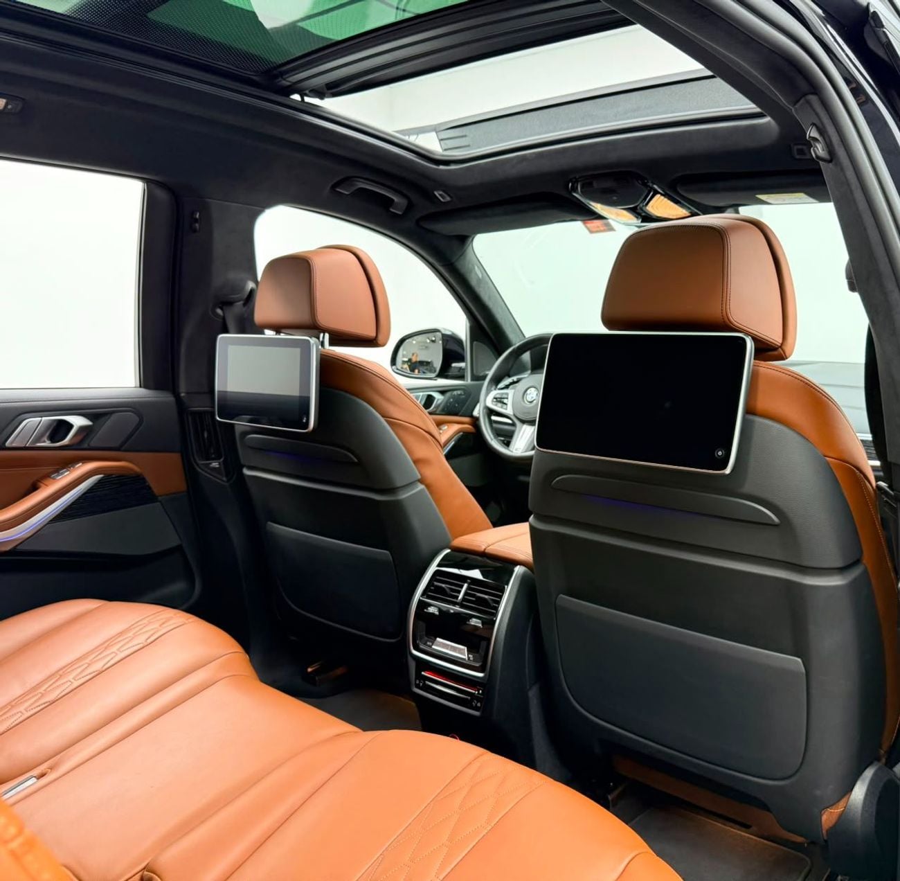 بي أم دبليو X7 2022 BMW X7 xDrive40i M-Sport, 2027 BMW Warranty + Service Pack, Low Km, 7 Seater, GCC