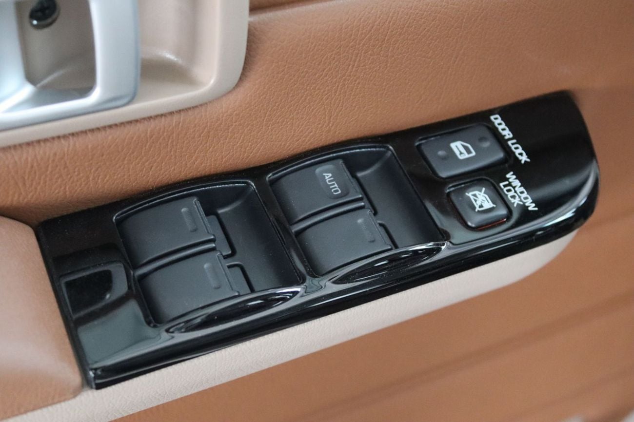 Toyota Land Cruiser 70 2.8 DIESEL MANUAL TRANSMISSION DIFF LOCK **التصدير فقط خارج الخليج*****EXPORT ONLY**