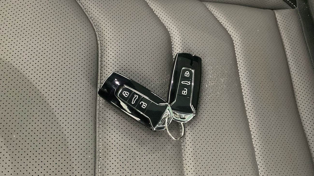 Volkswagen Touareg R-Line 3.0L 4WD R-Line | Guaranteed Warranty | 0 Down Payment