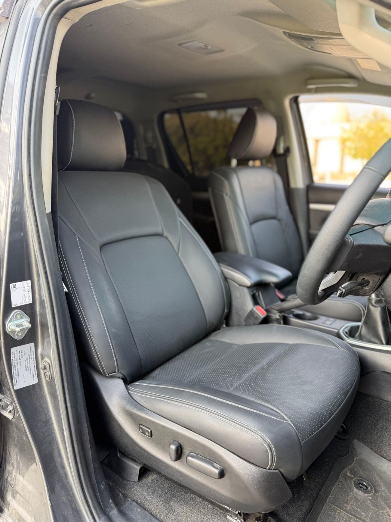 تويوتا هيلوكس SR5 export from Australia