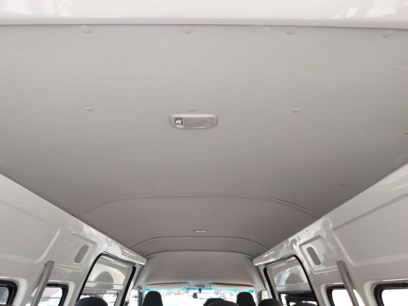 Toyota Hiace TOYOTA HIACE COMMUTER VAN RHD 2018 MODEL 3.0 L DIESEL AUTOMATIC(PM21278)