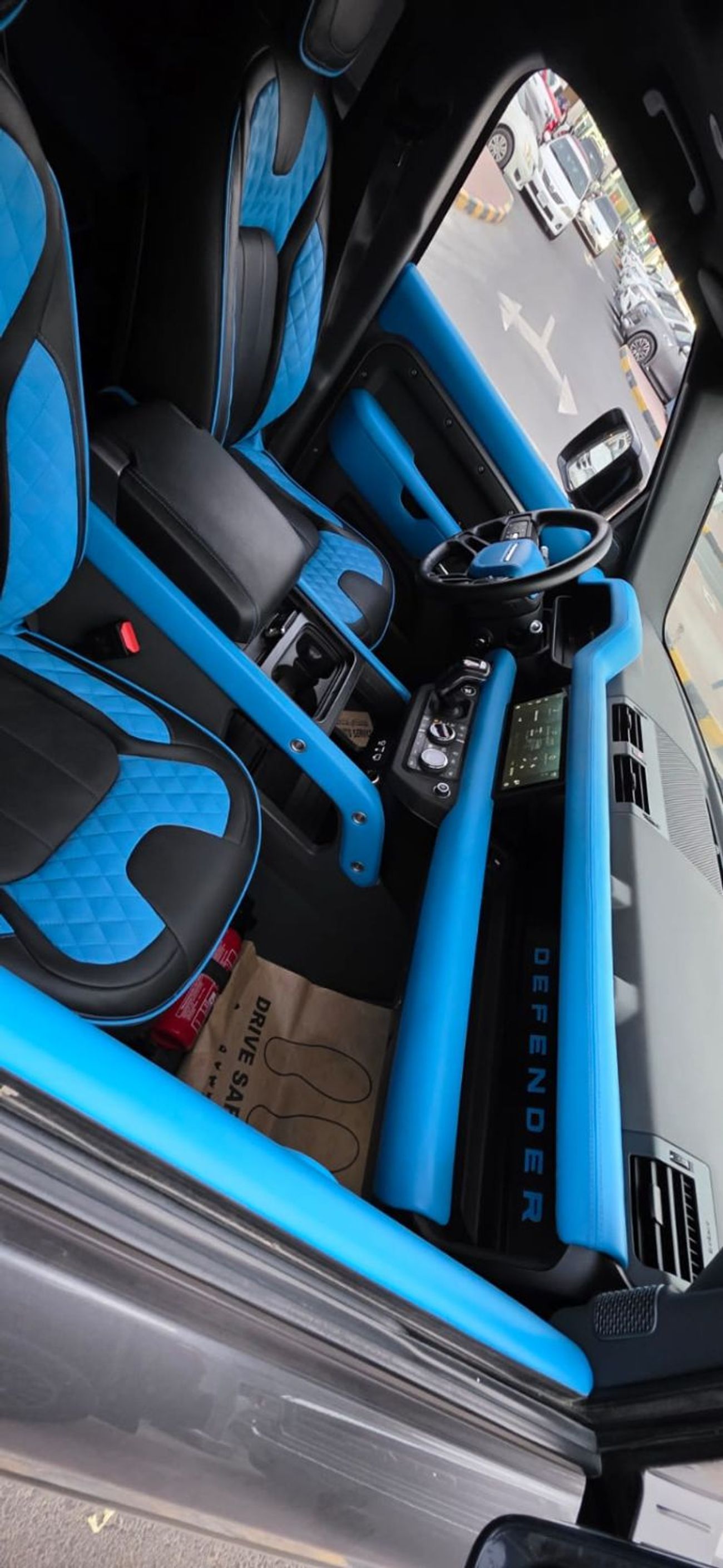 Land Rover Defender P400 110 HSE 3.0L (5 Seater)