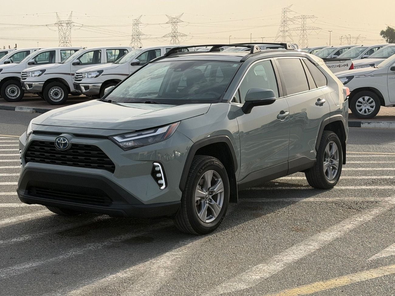 Toyota RAV4 VXR HEV 2.5L (219 HP) AWD 2022 Toyota RAV4 XLE hybrid 2.5L (219 HP) AWD