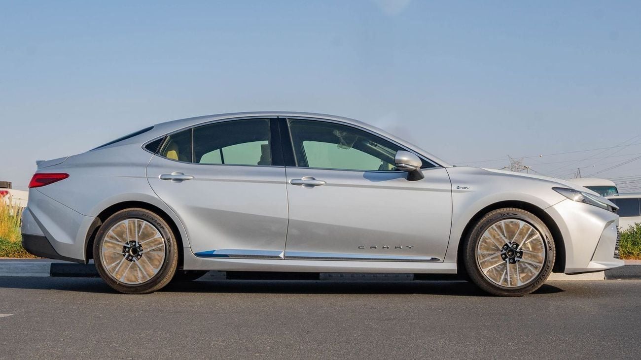 Toyota Camry 2025 Toyota Camry LE 2.5L AT Hybrid (Silver)