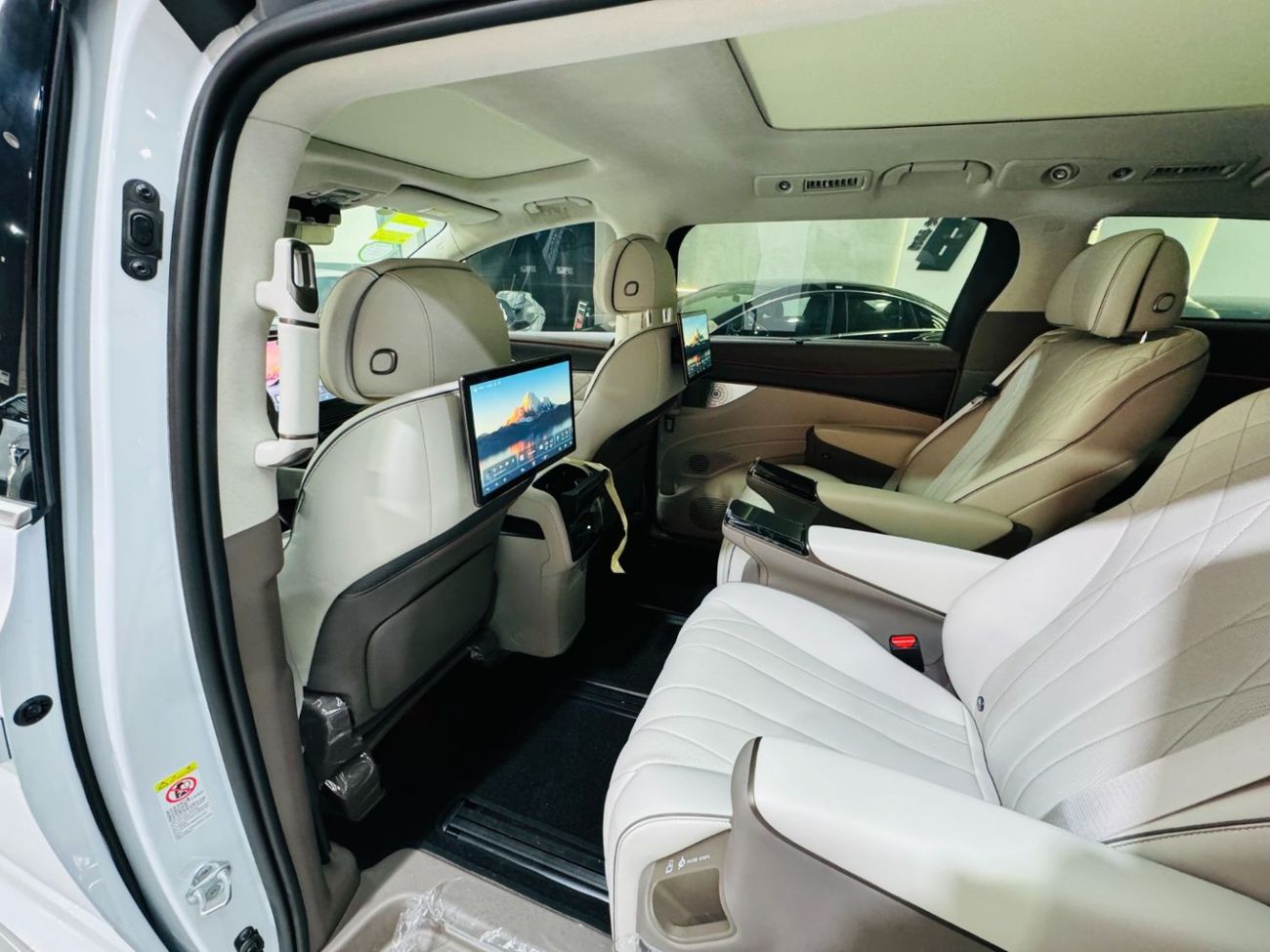 Denza D9 4WD Top Option