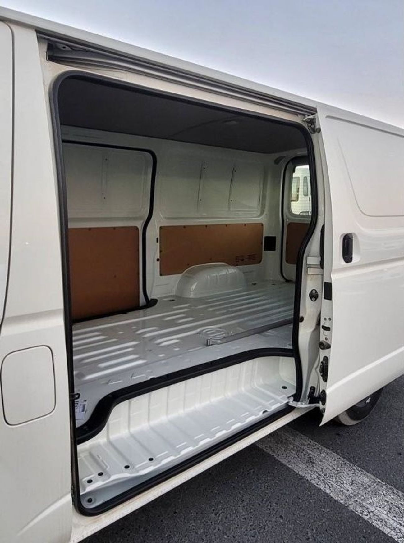 Toyota Hiace Toyota Hiace Cargo 2.7L Petrol 2026