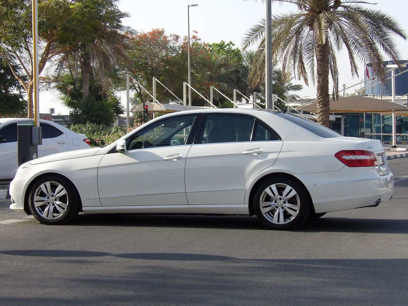 مرسيدس بنز E300 AVANTGARDE SPORT