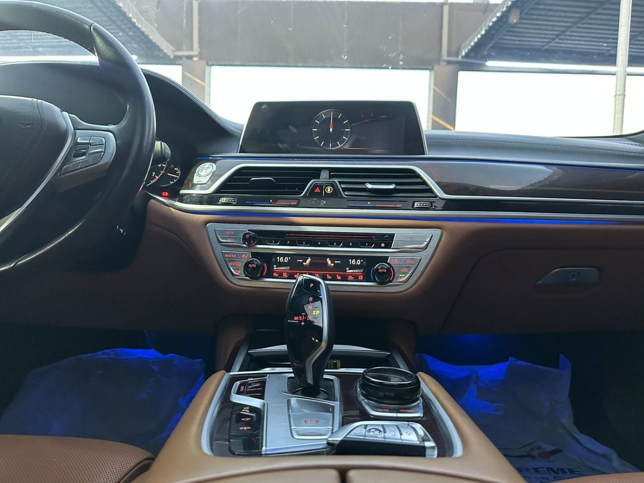 بي أم دبليو 750Li xDrive 4.4L (523 HP)