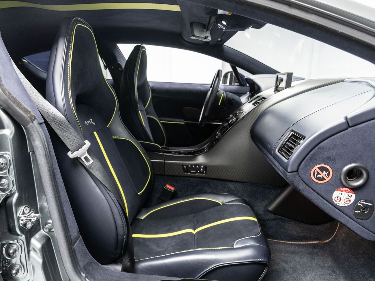 أستون مارتن رابيد AMR