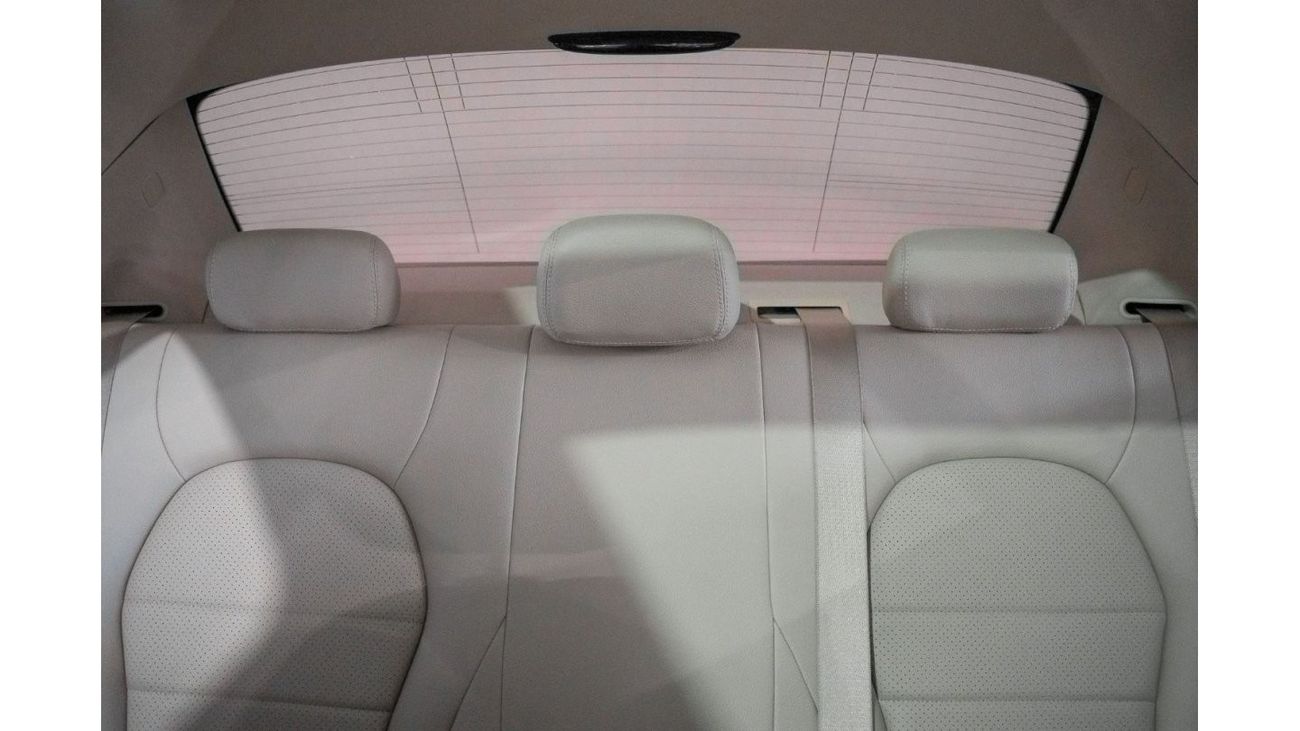 مرسيدس بنز C 200 Std 2016 Mercedes Benz C200 / 2.0L Turbo / Full-Service History