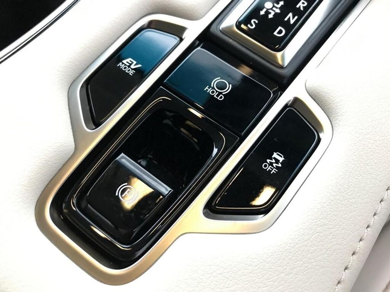 Lexus LM 350h 2.5 350h Takumi E-CVT AWD Euro 6 (s/s) 5dr ( EXPORT ONLY)