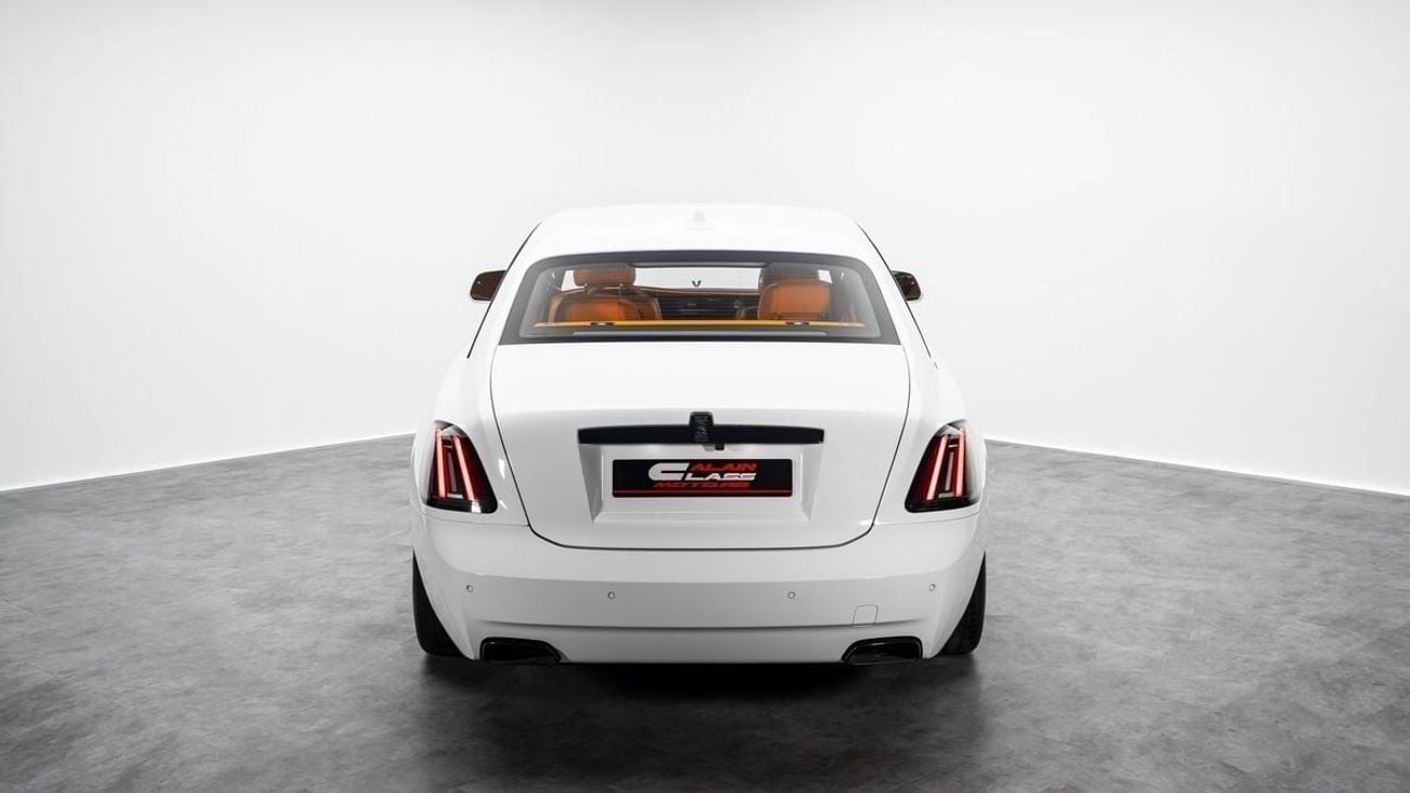 رولز رويس جوست Black Badge - 2026 - GCC Specs - Under Warranty and Service Contract