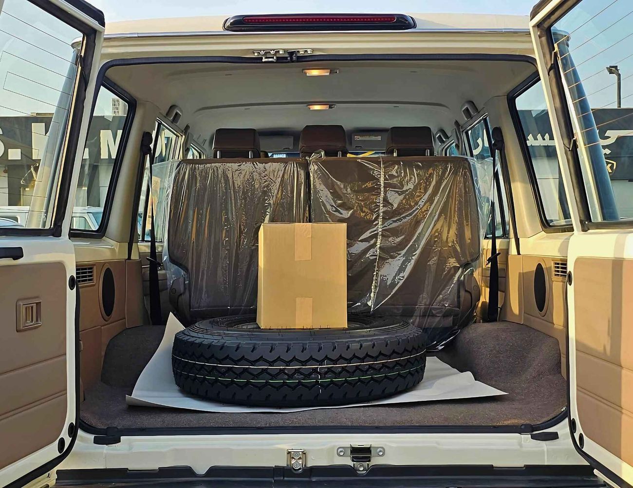 Toyota Land Cruiser 70 LC76 | M/T | 2.8L V4 DIESEL | DVD+CAMERA | SNORKEL | PWR WINDOWS & LOCKS (CODE # DSL-E)