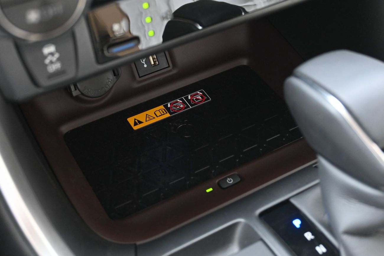 Toyota RAV4 Toyota RAV4 Limited 2.5L Hybrid, AWD, Model 2025 Color Black