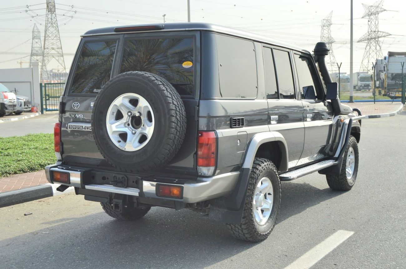 Toyota Land Cruiser Pick Up Diesel 4.5 Liter Right Hand Drive 5 Doors Manual Gear