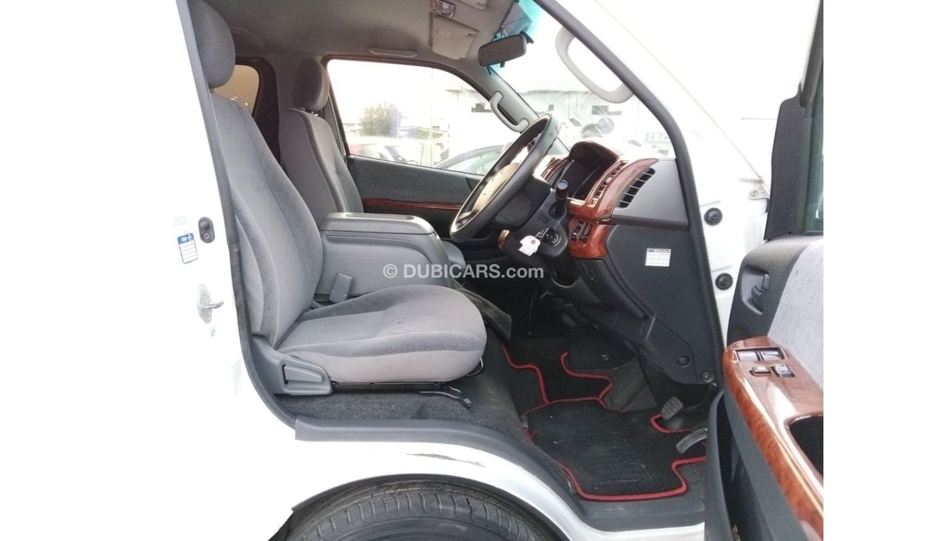 تويوتا هاياس TOYOTA HIACE RIGHT HAND DRIVE (PM1005)