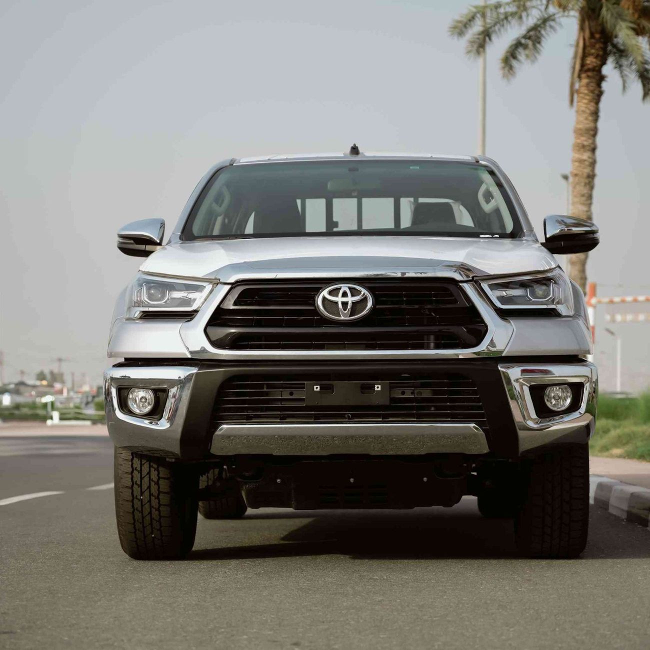 تويوتا هيلوكس GLX AT 2.7L