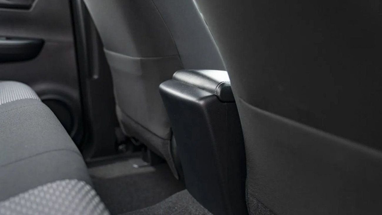 تويوتا هيلوكس Toyota hilux 2.4L diesel mid option p.w MY24 for export only