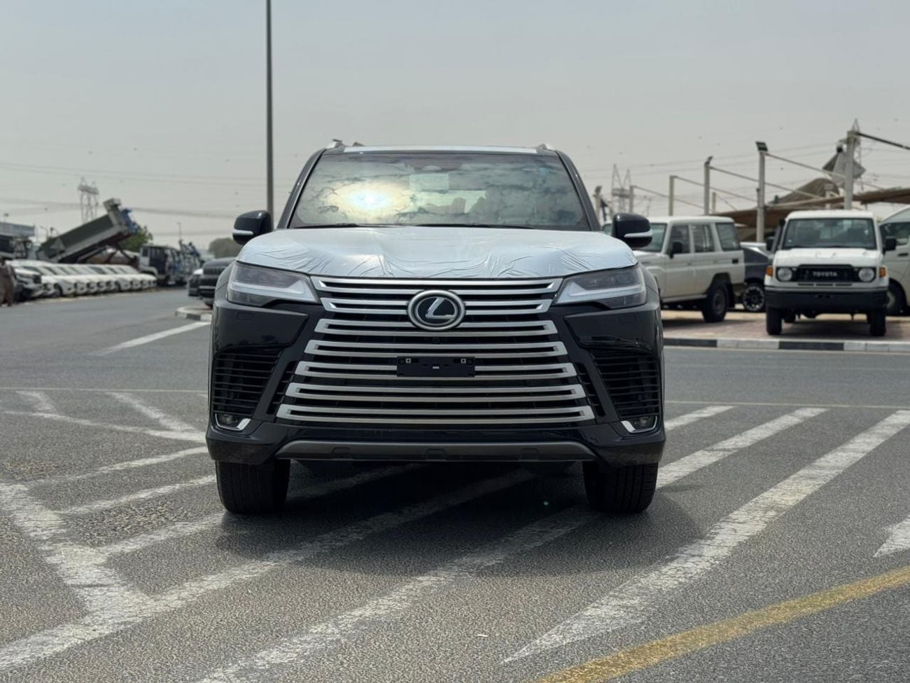 لكزس LX 700h SIGNATURE