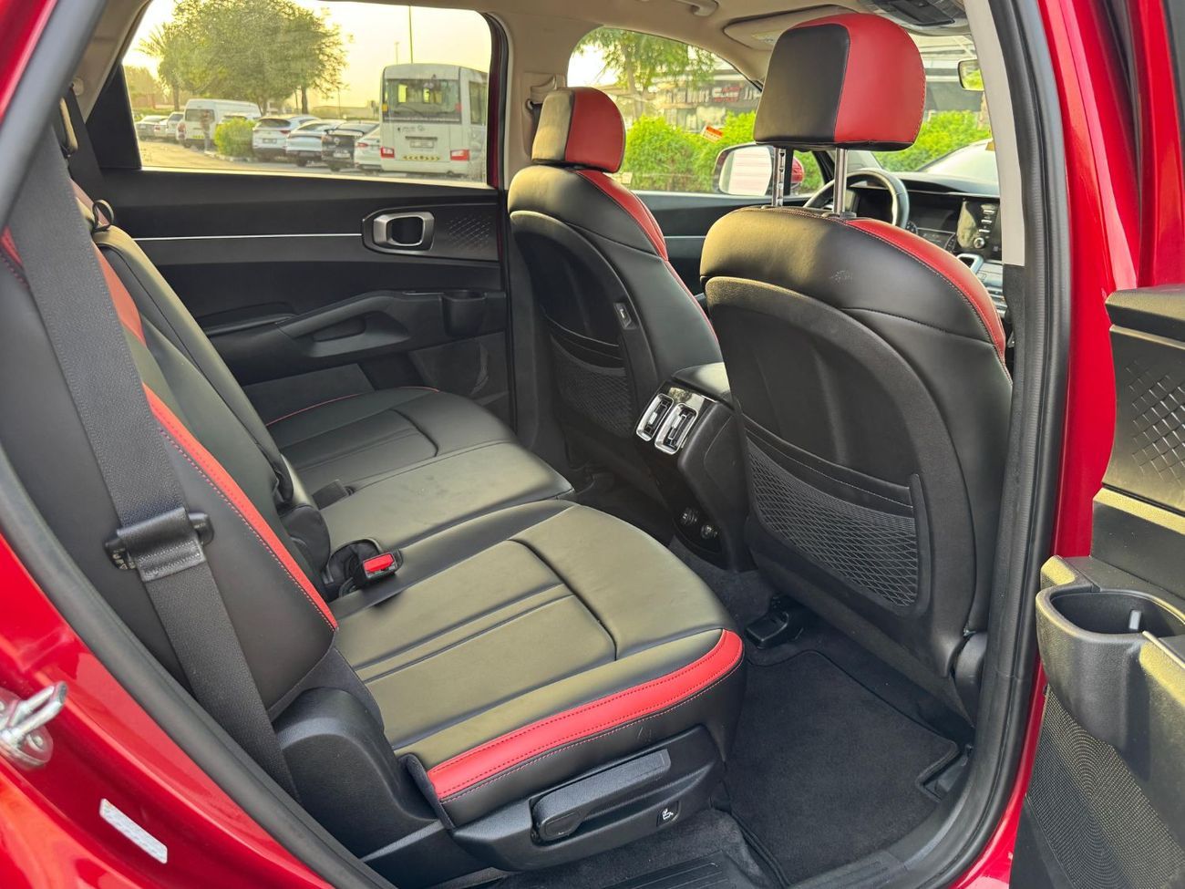 Kia Sorento Std 2.5L AWD KIA SORENTO 2.5L AWD UAE PASS