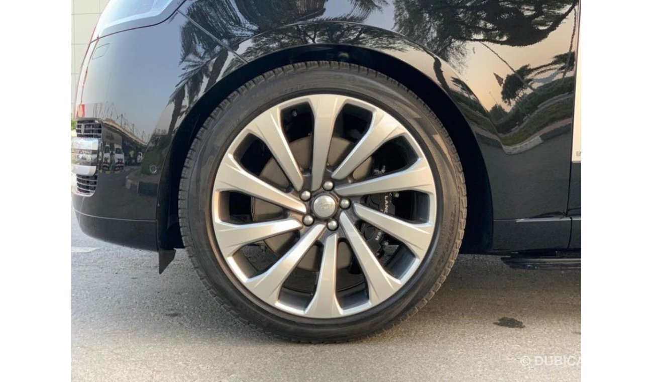 Land Rover Range Rover GCC SPEC UNDER WARRANTY AND SERVICE CONTRACT