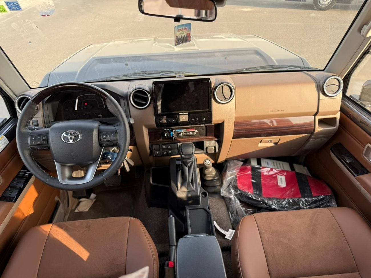 Toyota Land Cruiser 70 HT VXR 4.0L LC76 5 DOORS