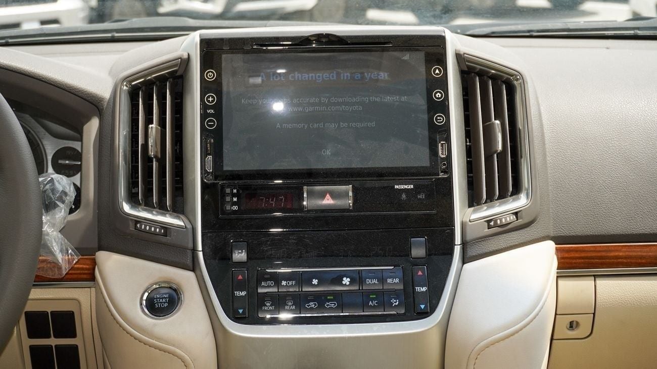 Toyota Land Cruiser TOYOTA LAND CRUISER VXR V8 5.7L  WHITE EDITION