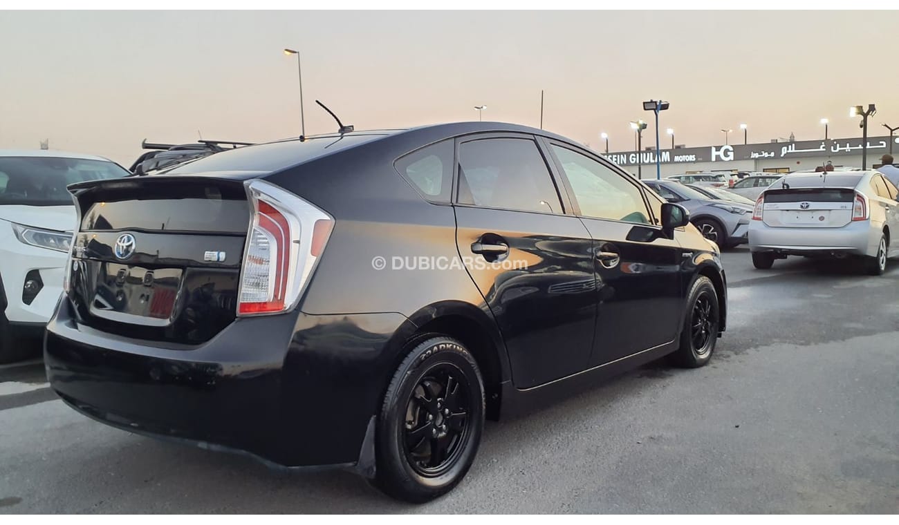 تويوتا برياس TOYOTA PRIUS HYBRID CAR